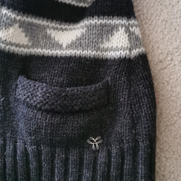 Knit TNA (Aritzia) Sweater - Picture 9 of 11